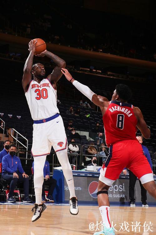 兰德尔大放异彩：场均22分7篮板6助攻，真实命中率超60%